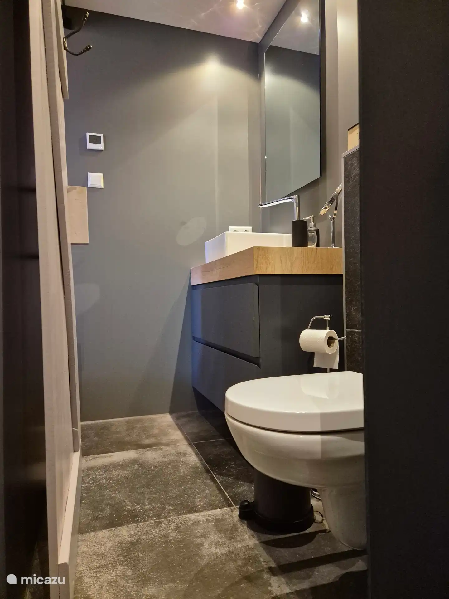 vanity unit with toilet 