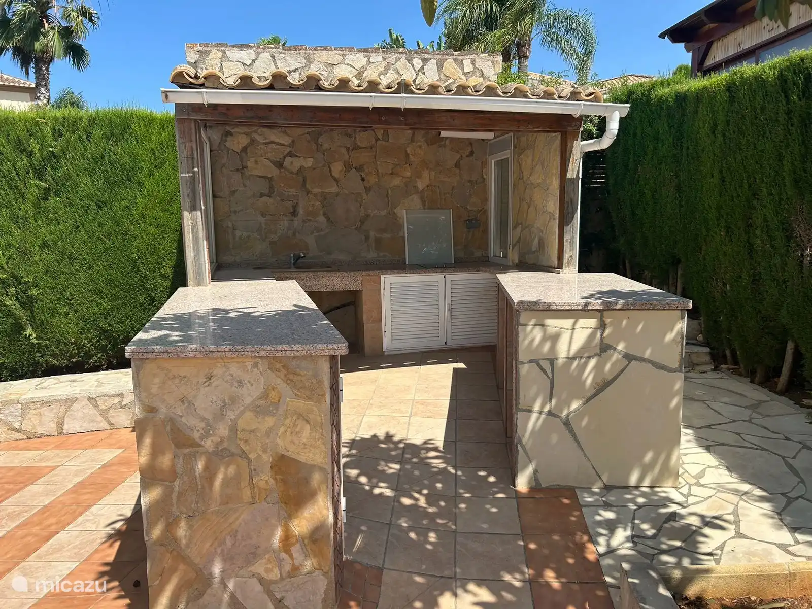 Outdoor kitchen