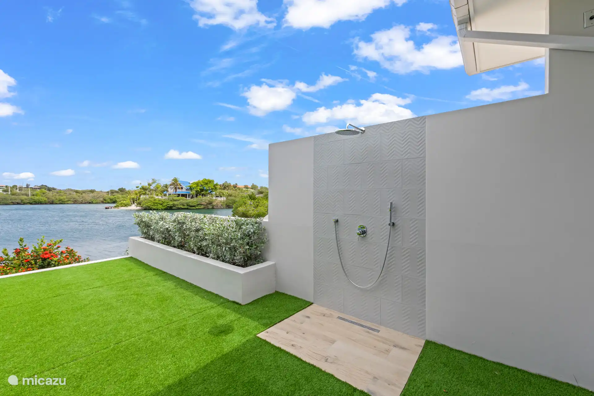 Verfrissende buitendouche