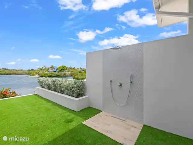 Plage Dolce Vita - Front de l’eau A | Curaçao, Banda Ariba (est), Jan Sofat - bungalow Douche extérieure rafraîchissante