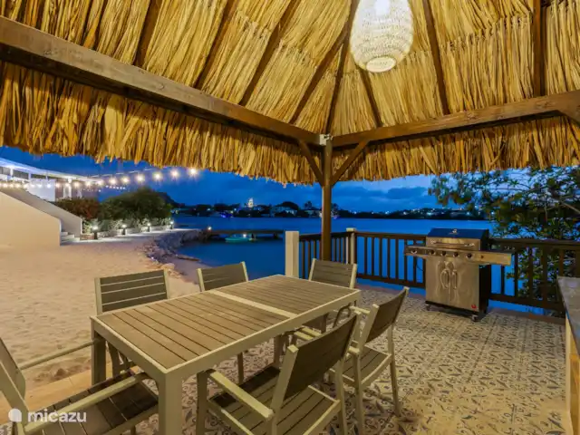 Plage Dolce Vita - Front de l’eau A | Curaçao, Banda Ariba (est), Jan Sofat - bungalow Un éclairage extérieur chaleureux