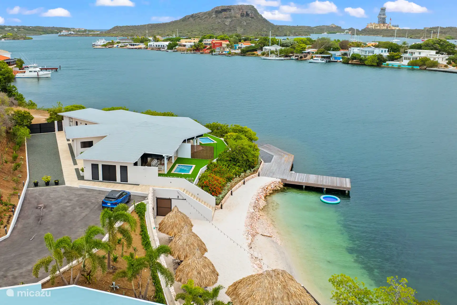 Prachtig gelegen aan het Spaanse water! Parkeerplek op het terrein.