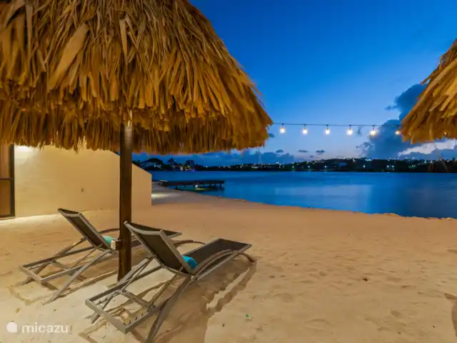 Plage Dolce Vita - Front de l’eau A | Curaçao, Banda Ariba (est), Jan Sofat - bungalow Accès à sa propre plage privée avec palapas et transats, partagée avec seulement deux autres bungalows