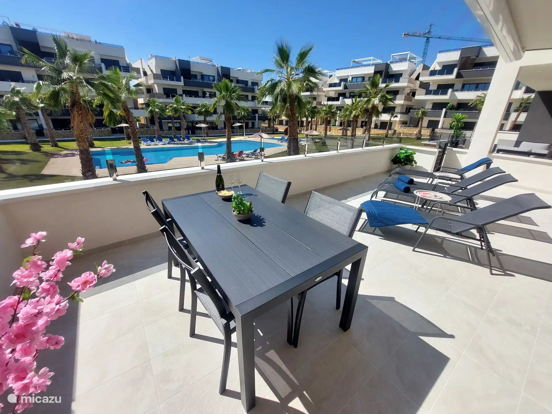 Die Terrasse ist nach Westen ausgerichtet. Genießen Sie die Nachmittags- und Abendsonne auf Ihrer Terrasse.