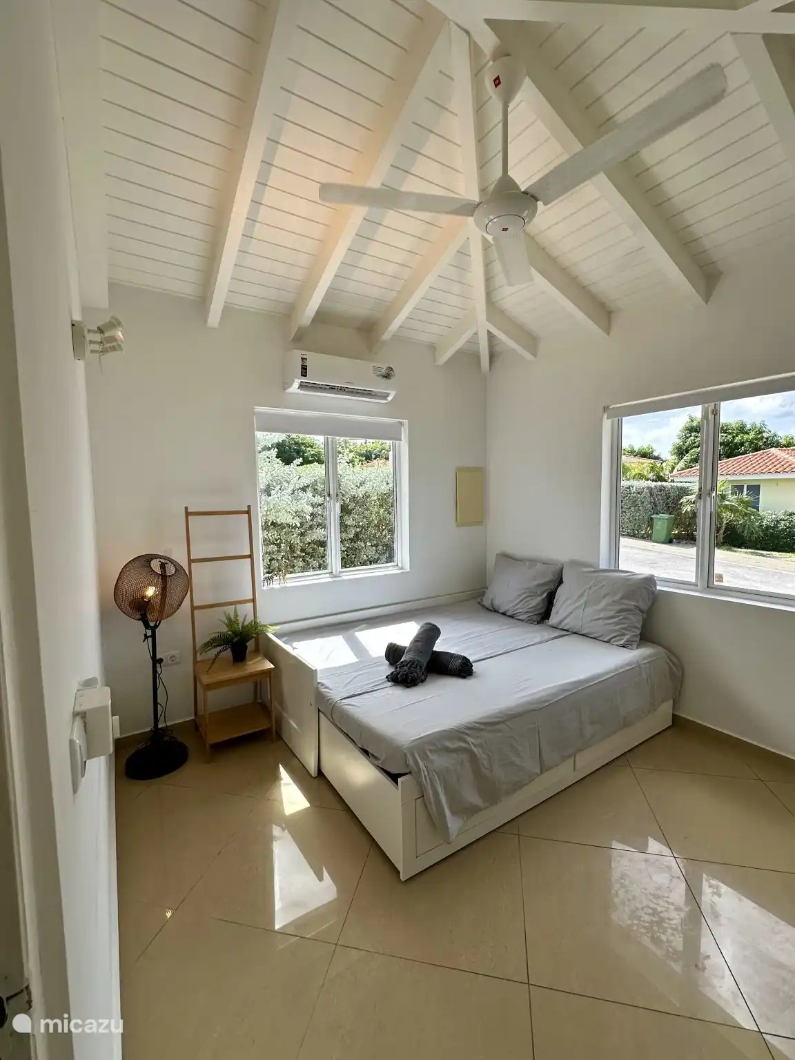 Eines der 3 Schlafzimmer mit Klimaanlage und Ventilator