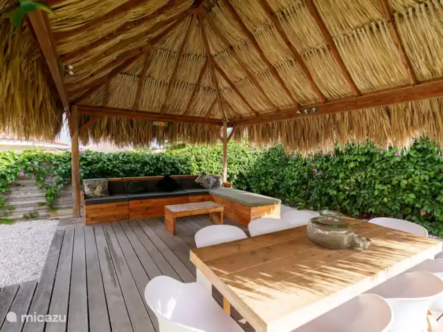 Maison familiale Jan Thiel à Marbella | Curaçao, Banda Ariba (est), Marbella Estate - villa Terrasse avec ensemble de salon