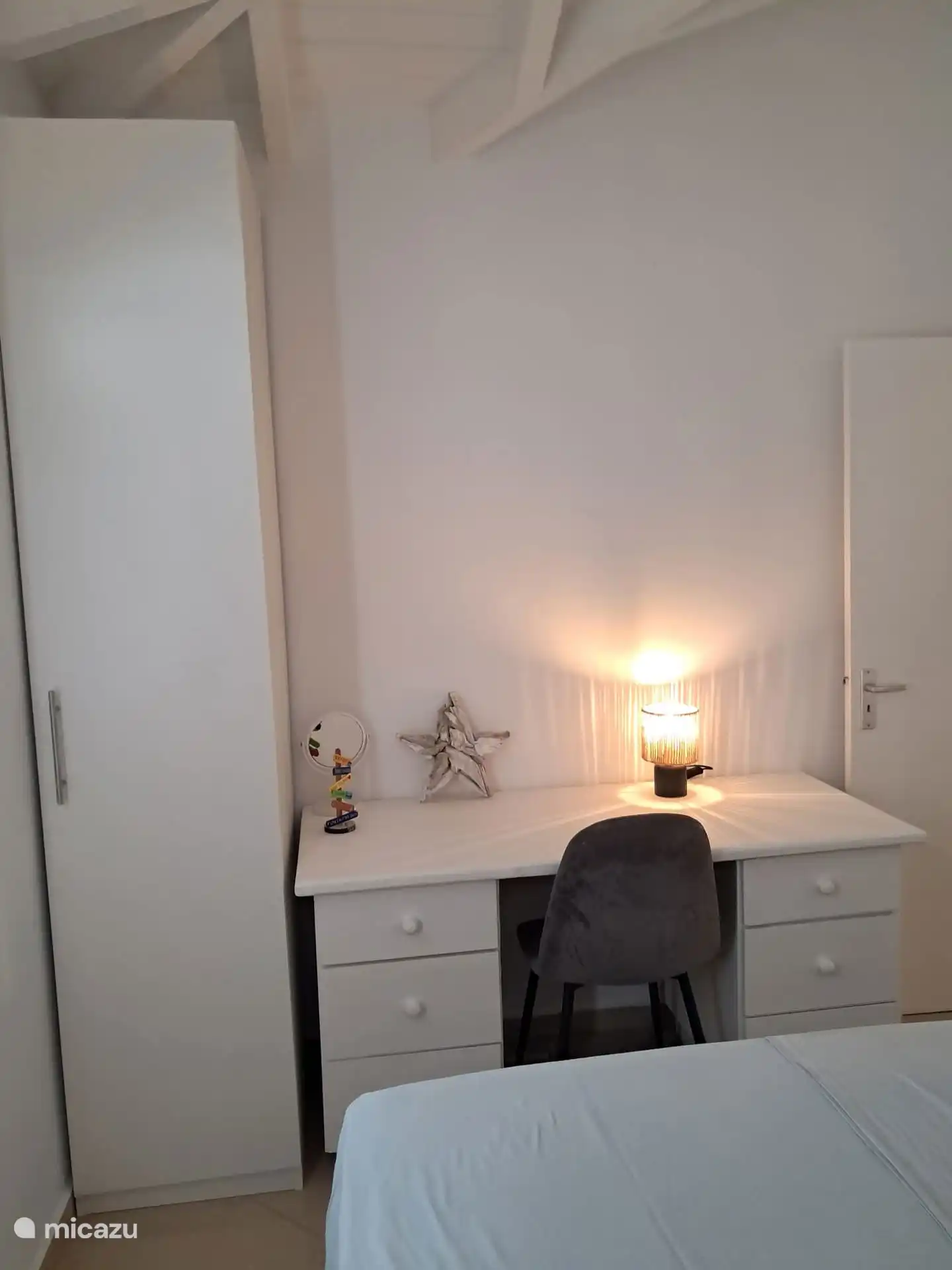 Bureau in slaapkamer 2