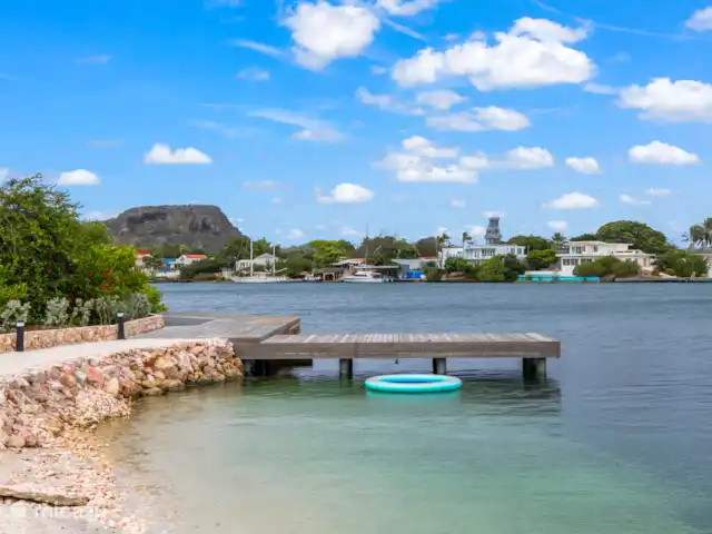 Dolce Vita Beach - Waterfront C huren in Curaçao, Banda Ariba (oost), Jan Sofat - bungalow Zie je jezelf al liggen in deze waterhangmat?