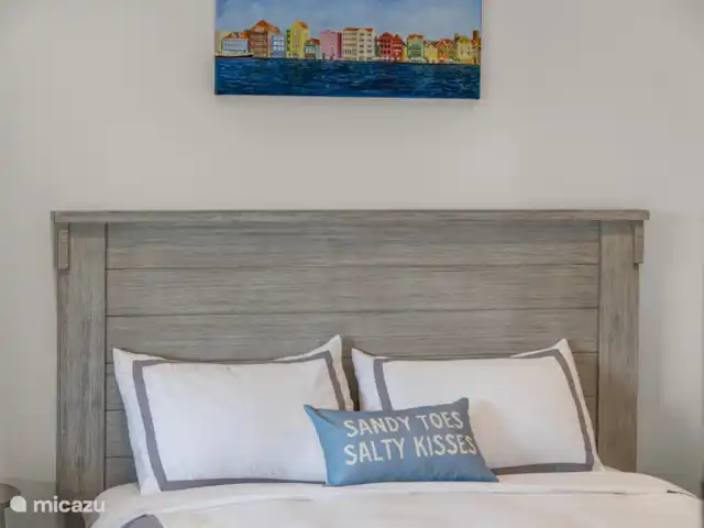 Dolce Vita Beach - Waterfront C huren in Curaçao, Banda Ariba (oost), Jan Sofat - bungalow Comfortabele slaapkamer met airconditioning en privébadkamer