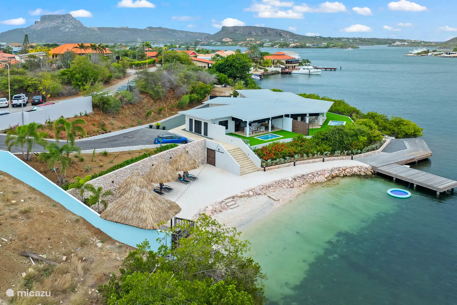 Ihr luxuriöser und ruhiger Rückzugsort am Wasser des Spanischen Wassers. Das Hotel liegt im sicheren und exklusiven Ferienort Jan Sofat