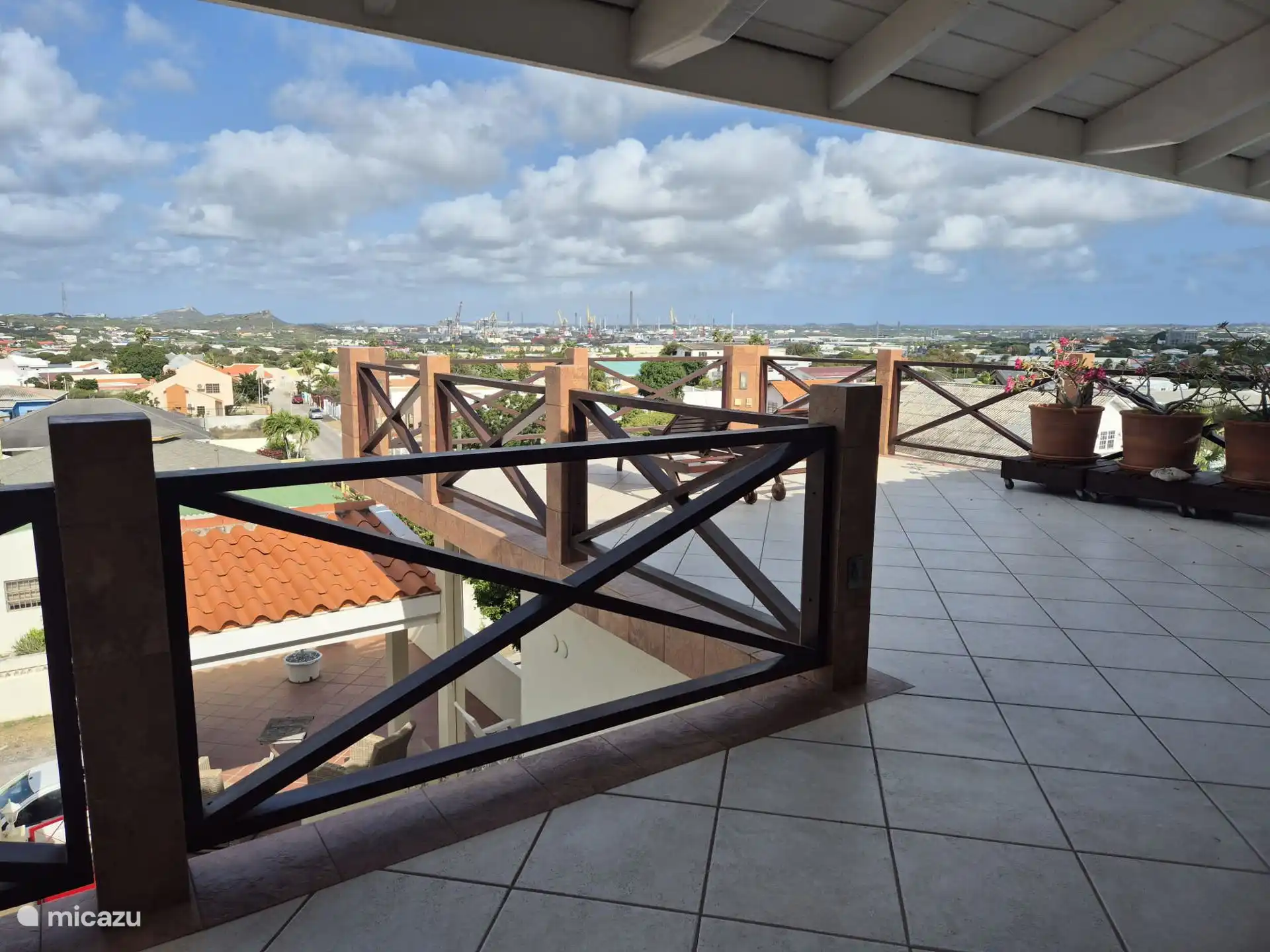 Vue sur la terrasse avant