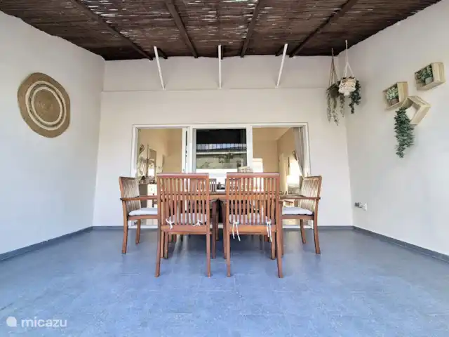 Location de Vacances Curaçao, Curaçao-Centre, Saliña, villa - Casa Seru Zen Porche arrière avec ombre
