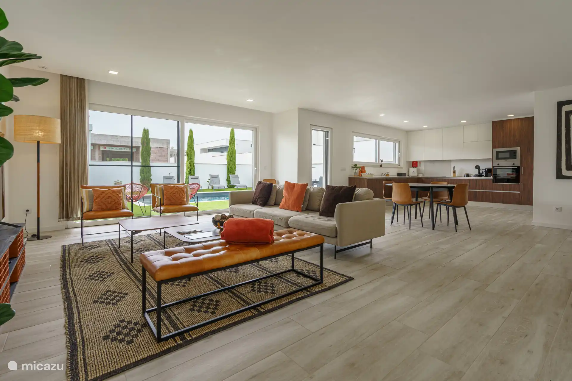 Salon, salle à manger et cuisine