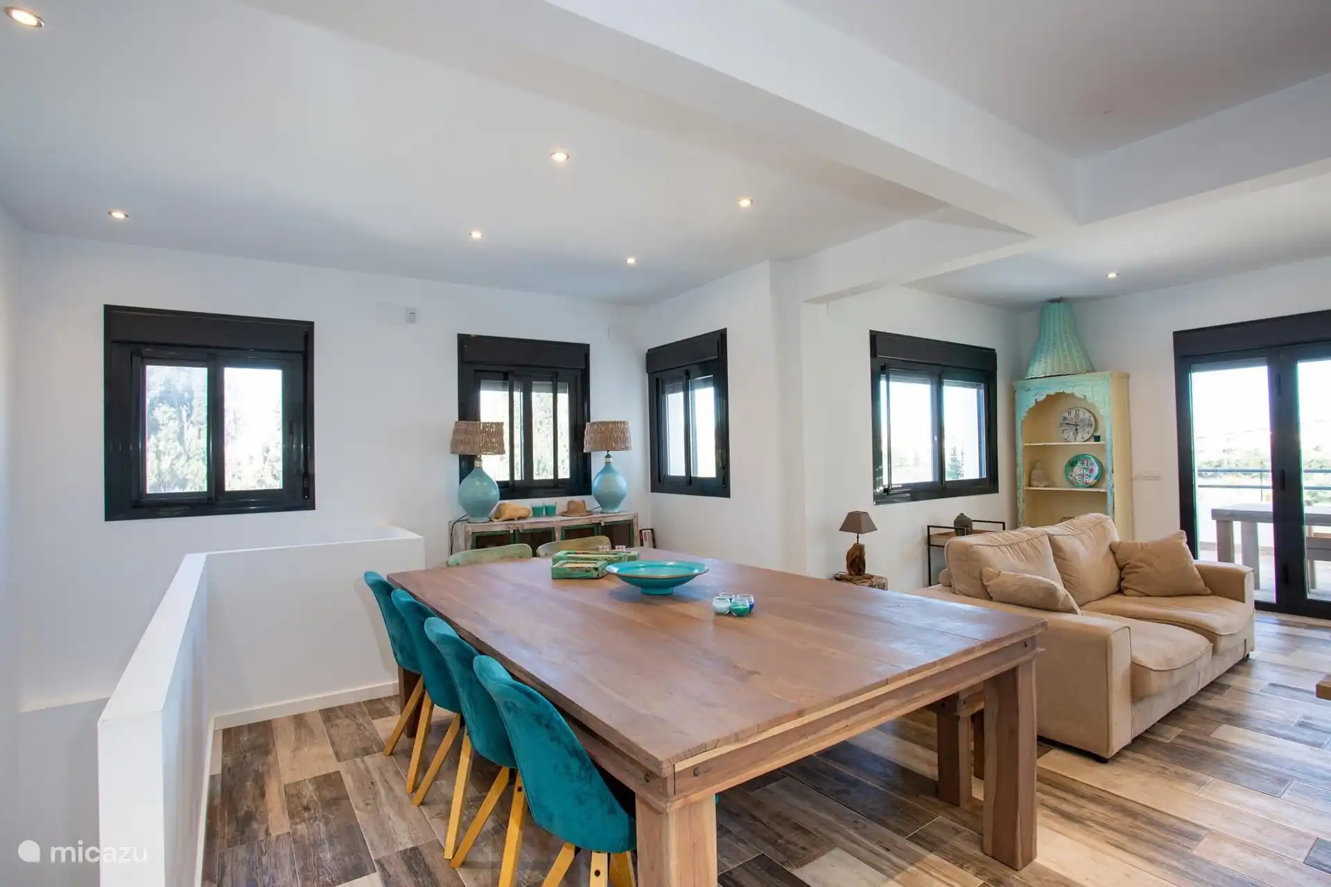 Table à manger dans le salon