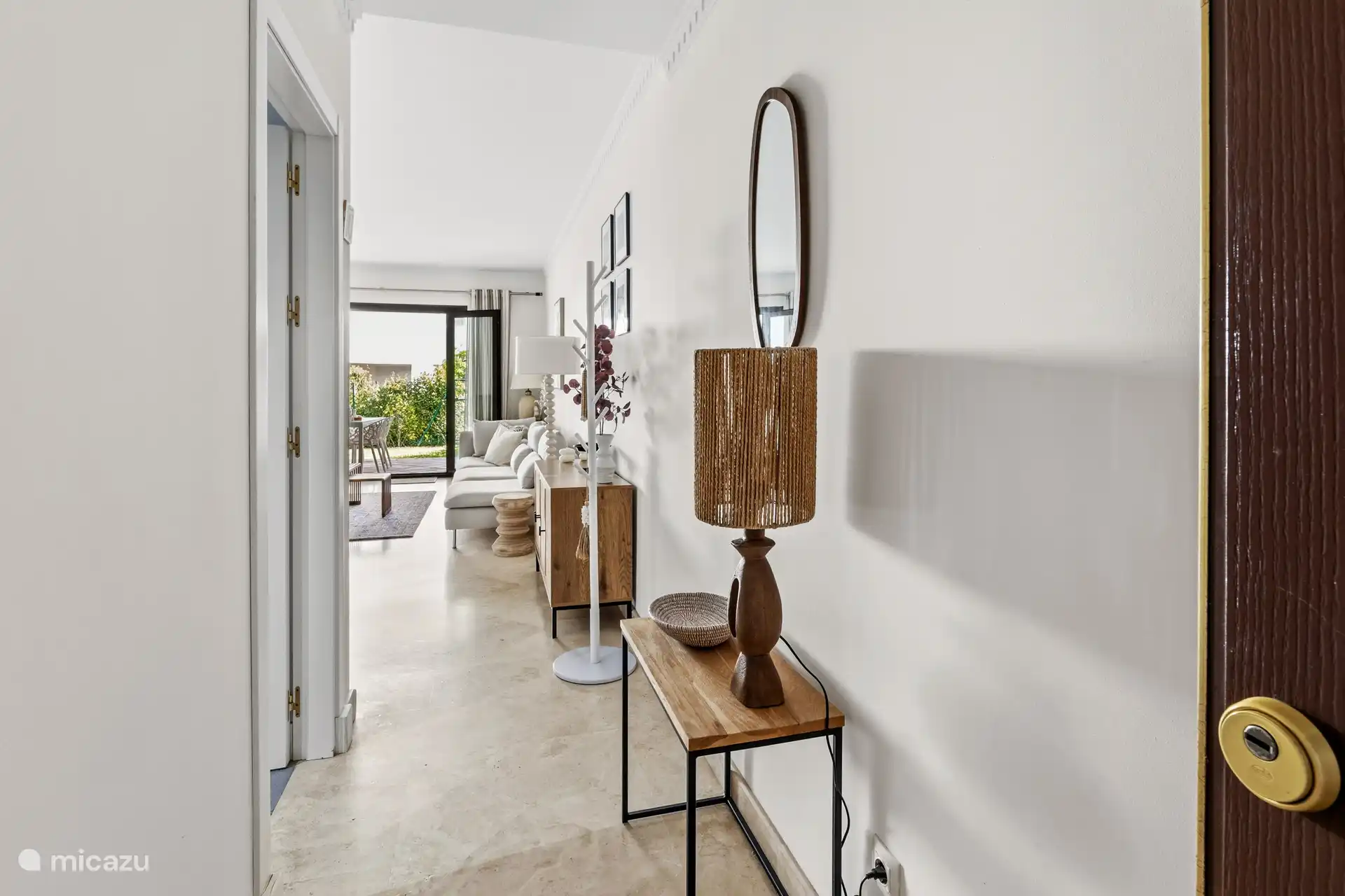 Hall qui donne accès à l’appartement 