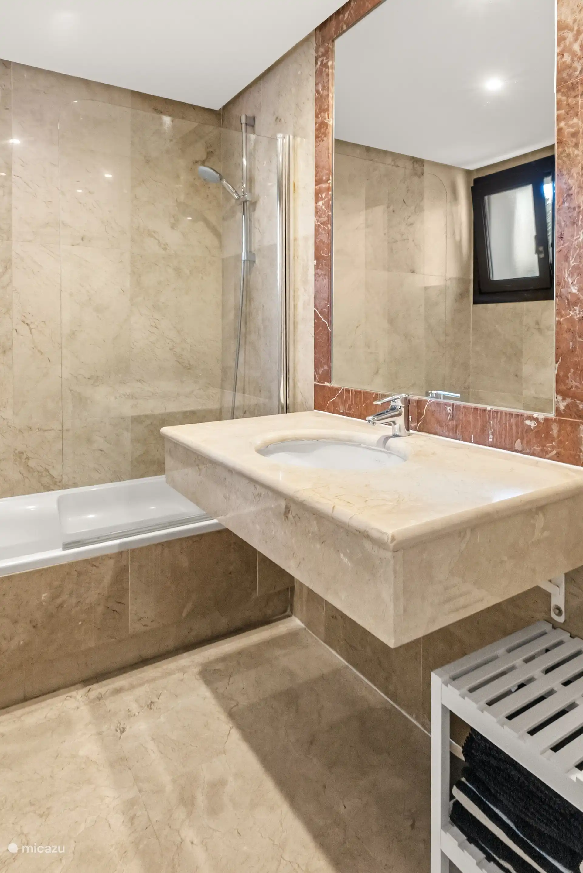 Salle de bain attenante de la chambre parentale