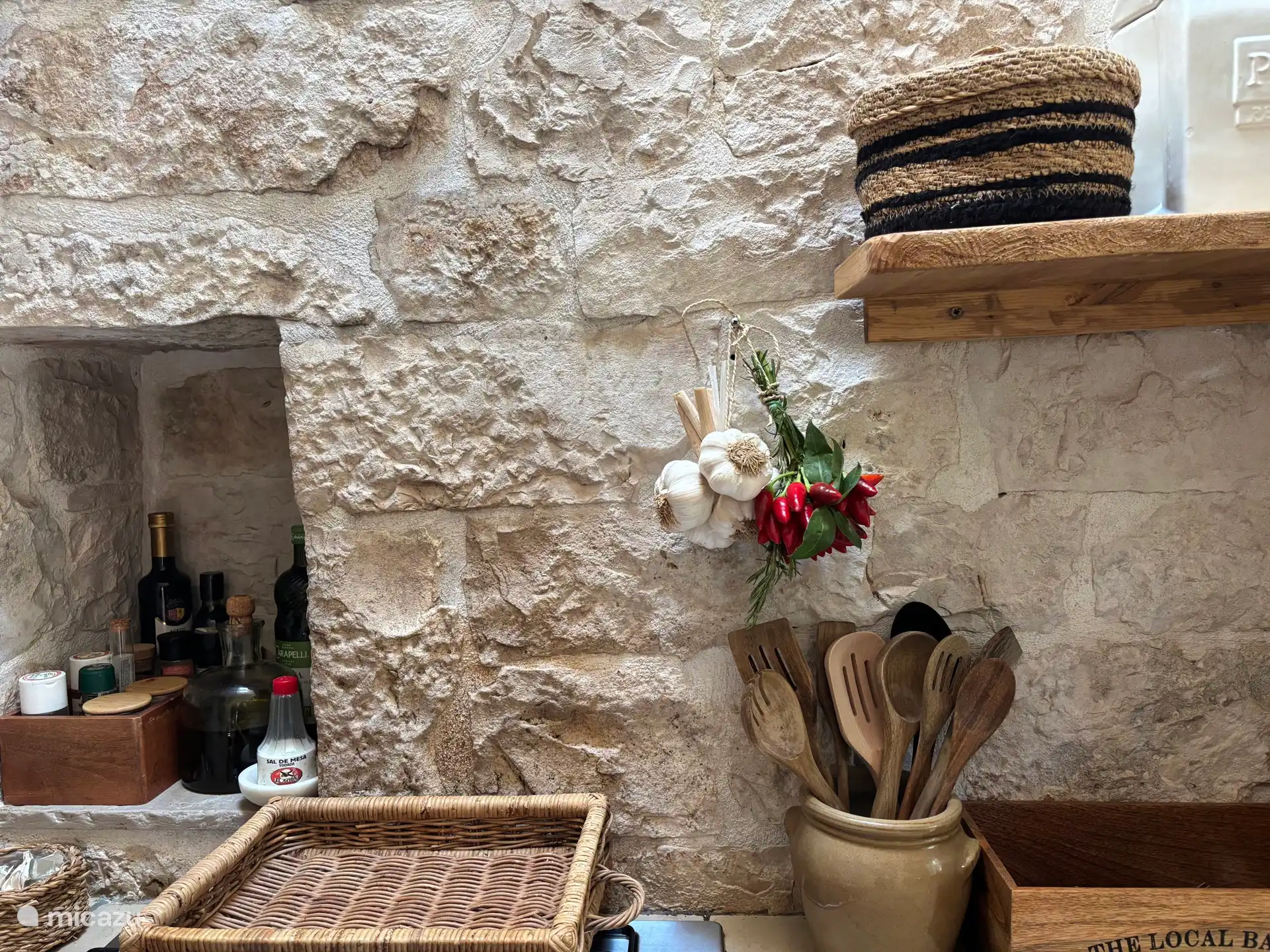 Ambiente agradable en la cocina rústica