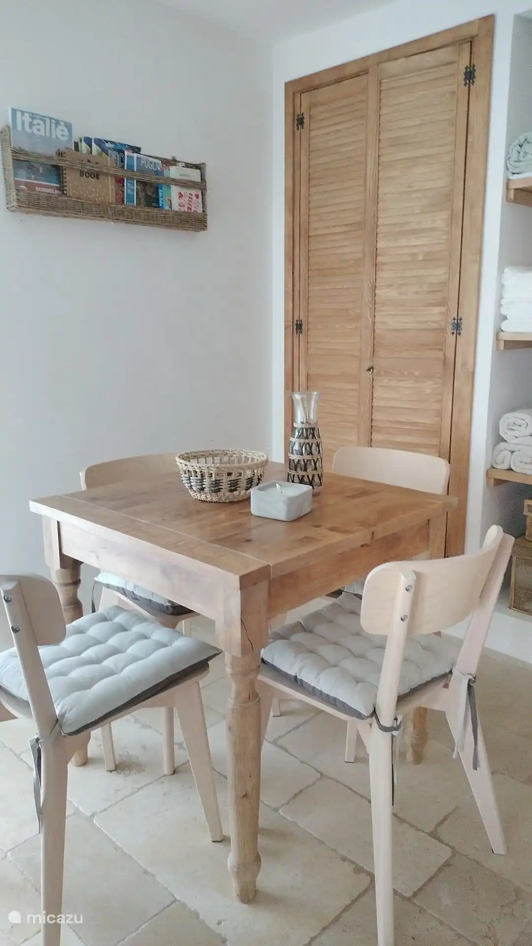 Mesa de comedor con sillas 