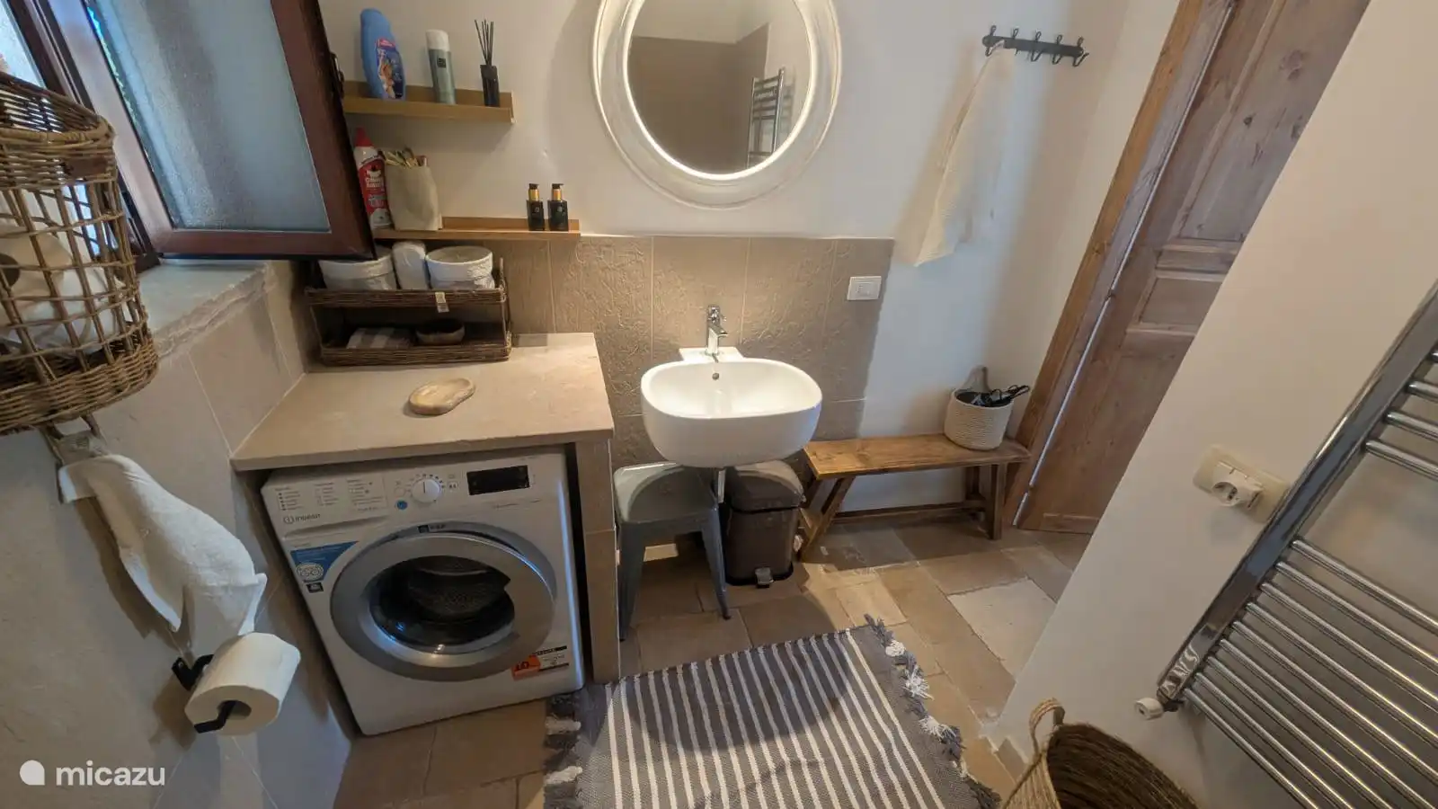 Baño completo con ducha y inodoro y una lavadora nueva ????