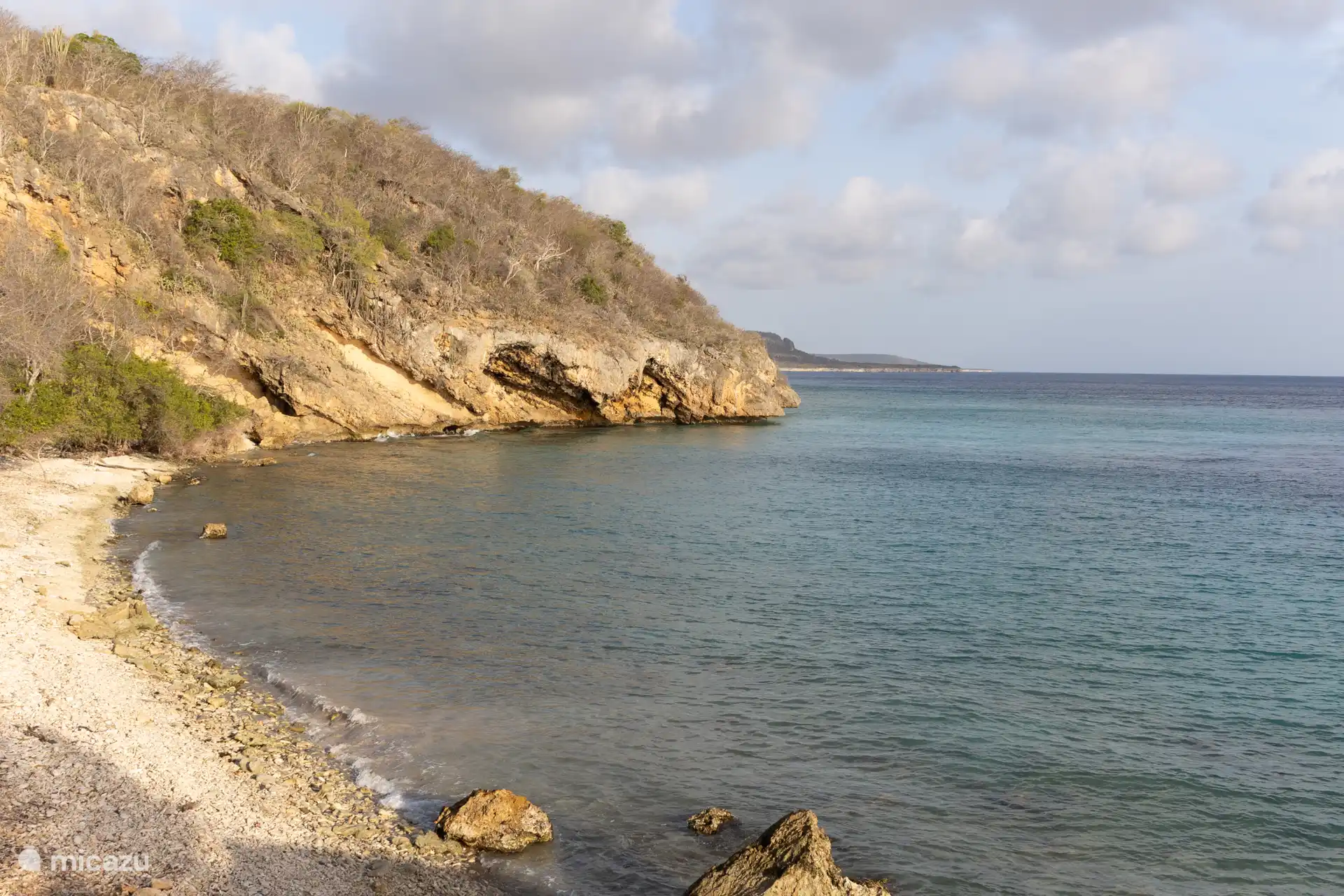 Playa Hundu über eine Treppe oder eine private Einschienenbahn erreichbar.