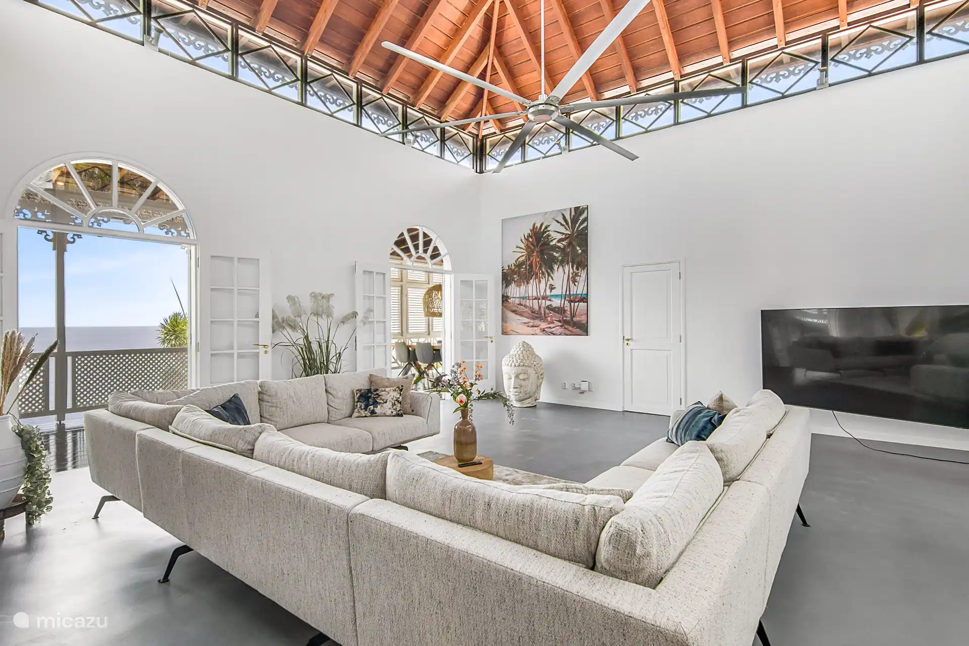 Stilvoll eingerichtete, großzügige Sitzecke