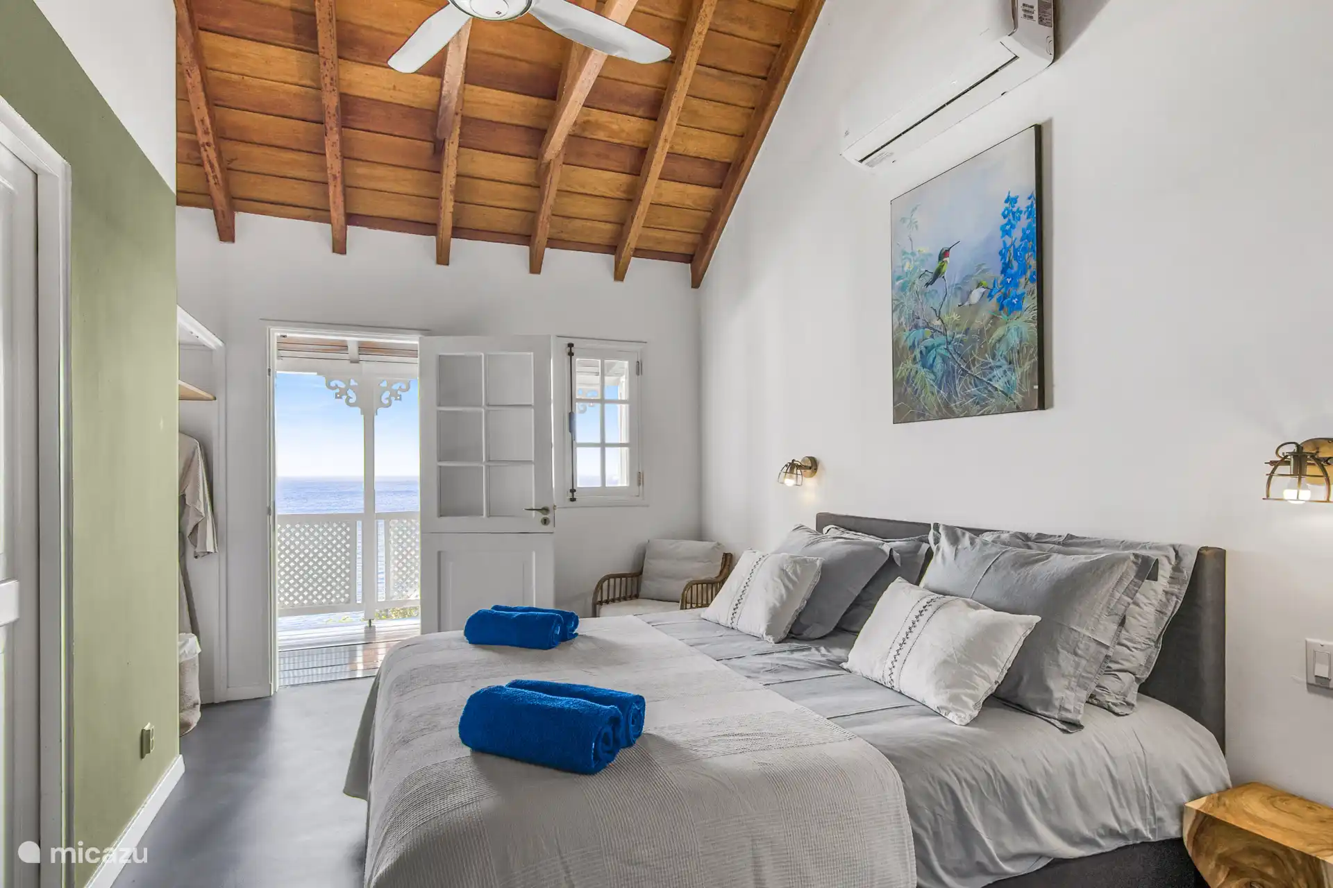 Geräumiges Schlafzimmer 4 von 5 mit eigenem Bad.