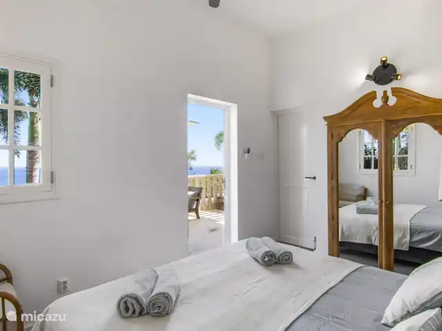 Villa Playa Hundu | Curaçao, Banda Abou (ouest), Santa Martha - villa Chambre 5 sur 5 au rez-de-chaussée avec salle de bain privée et coin salon extérieur privé.