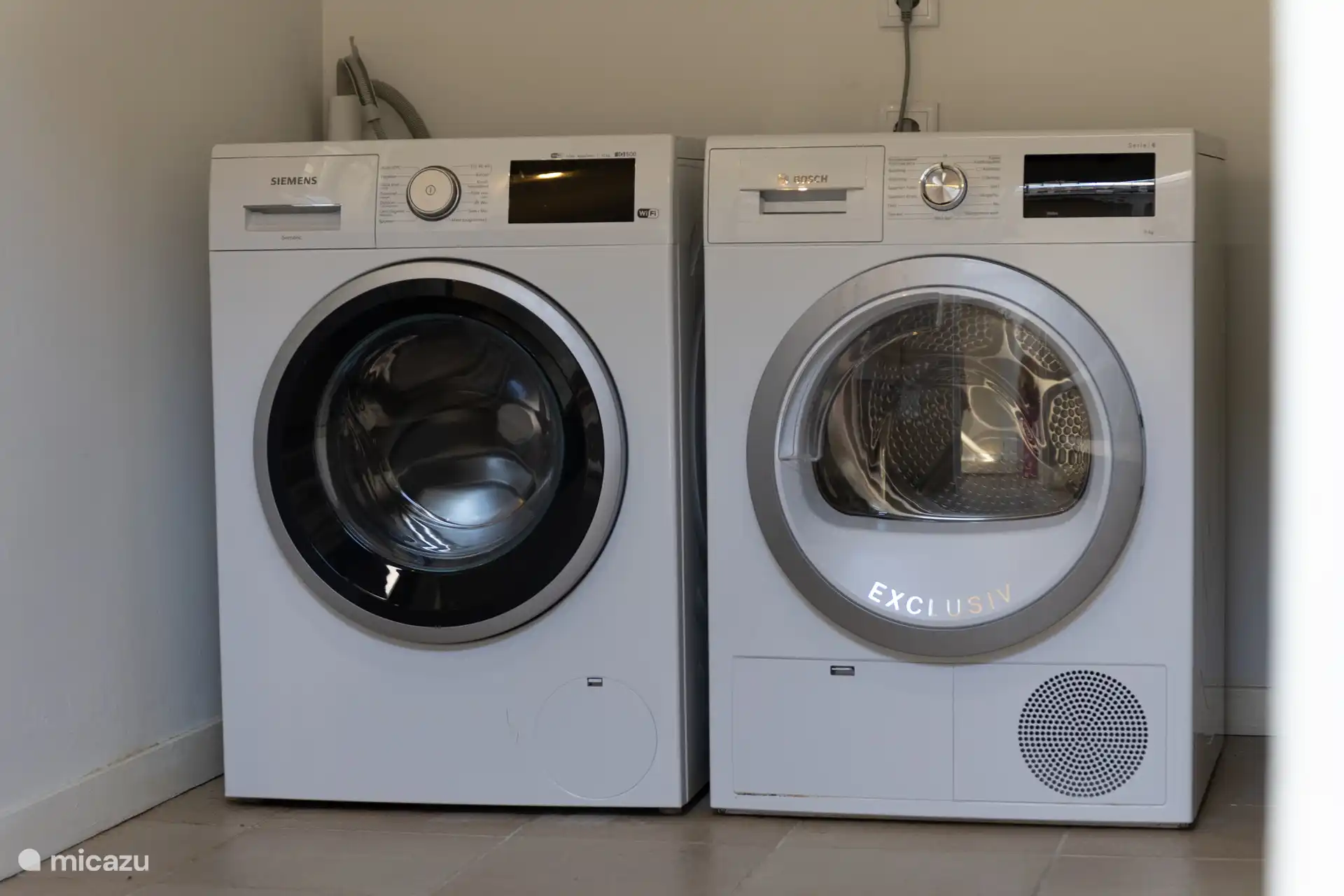 Waschmaschine und Trockner stehen in separatem Raum zur Verfügung.