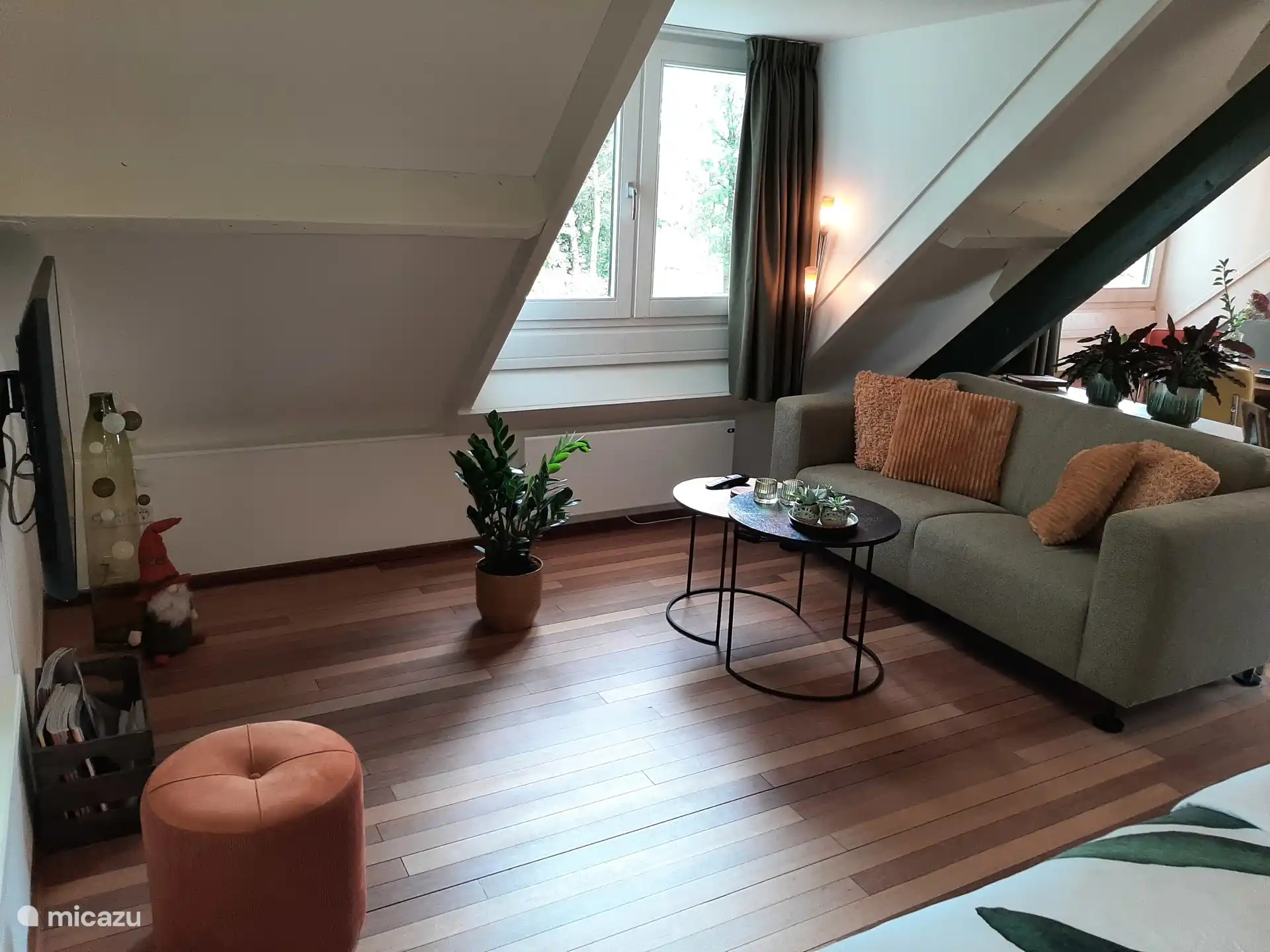 Sitzecke vor dem Fernseher