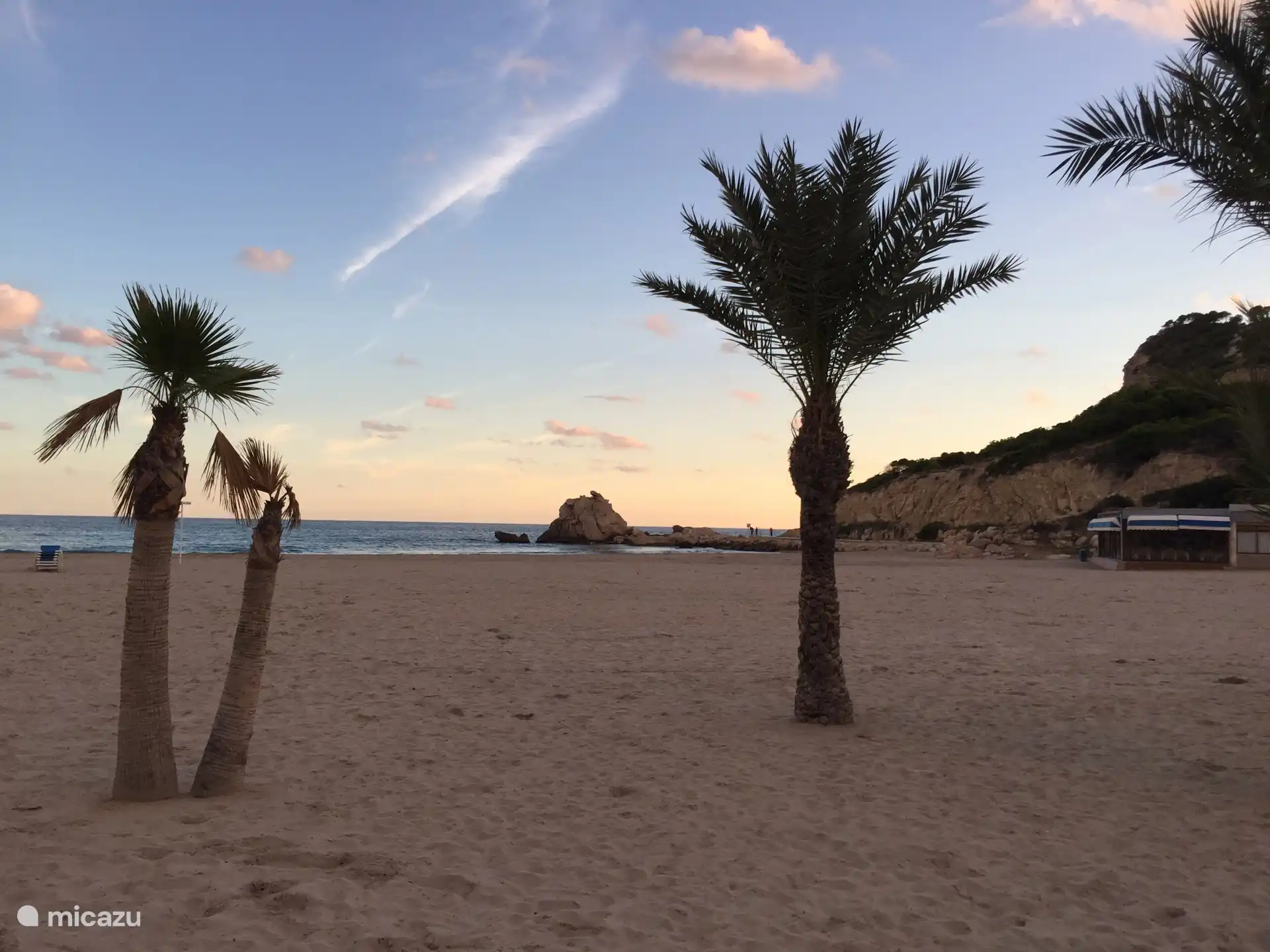 La Cala playa de l’autre côté de la rue
