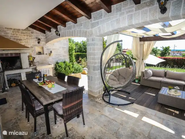 Villa Elizabet en Croacia, Istria, Kastelir-Labinci - villa veranda