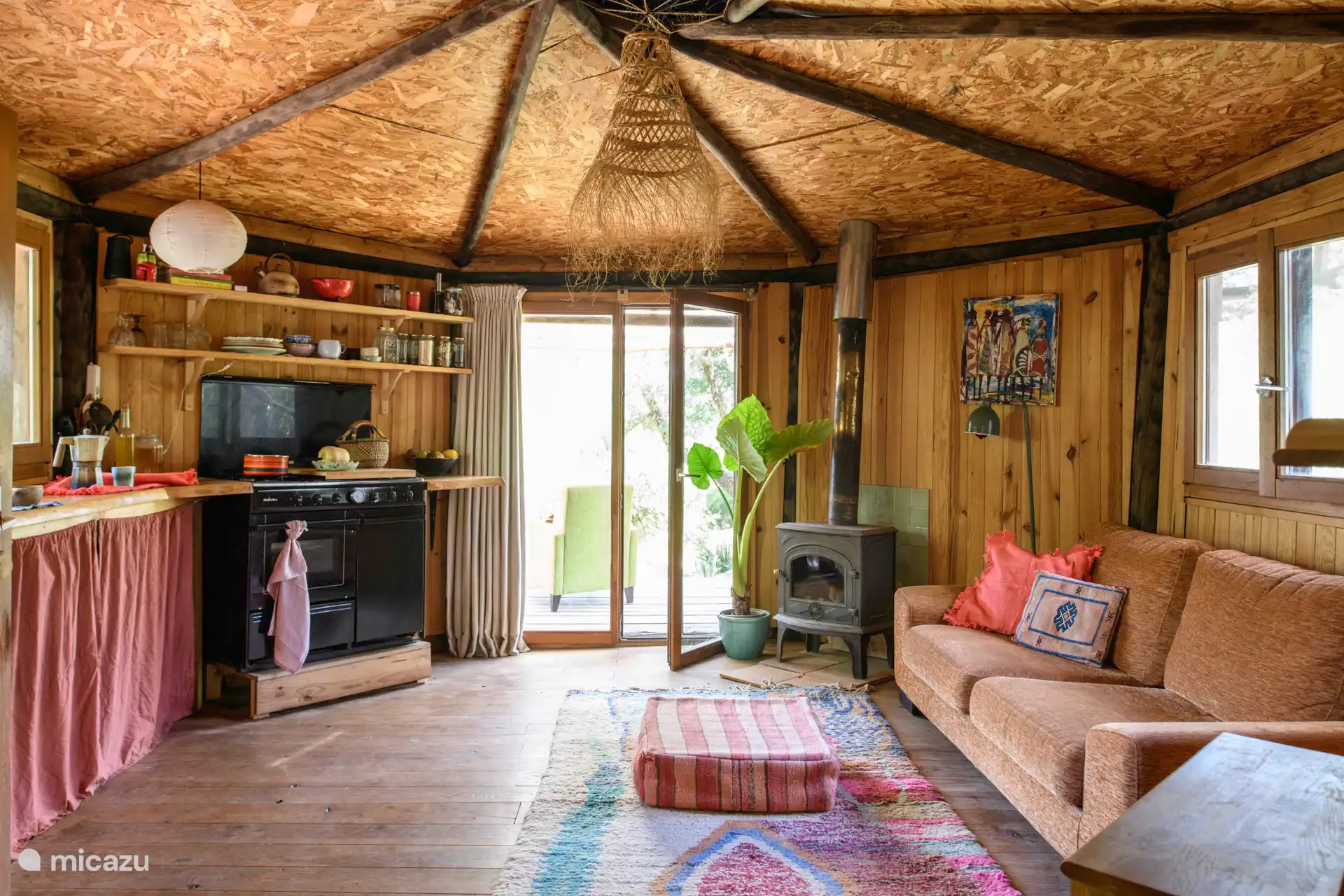 In de natuur, Portugal, Algarve, Aljezur, tiny house Authentic off grid tiny house