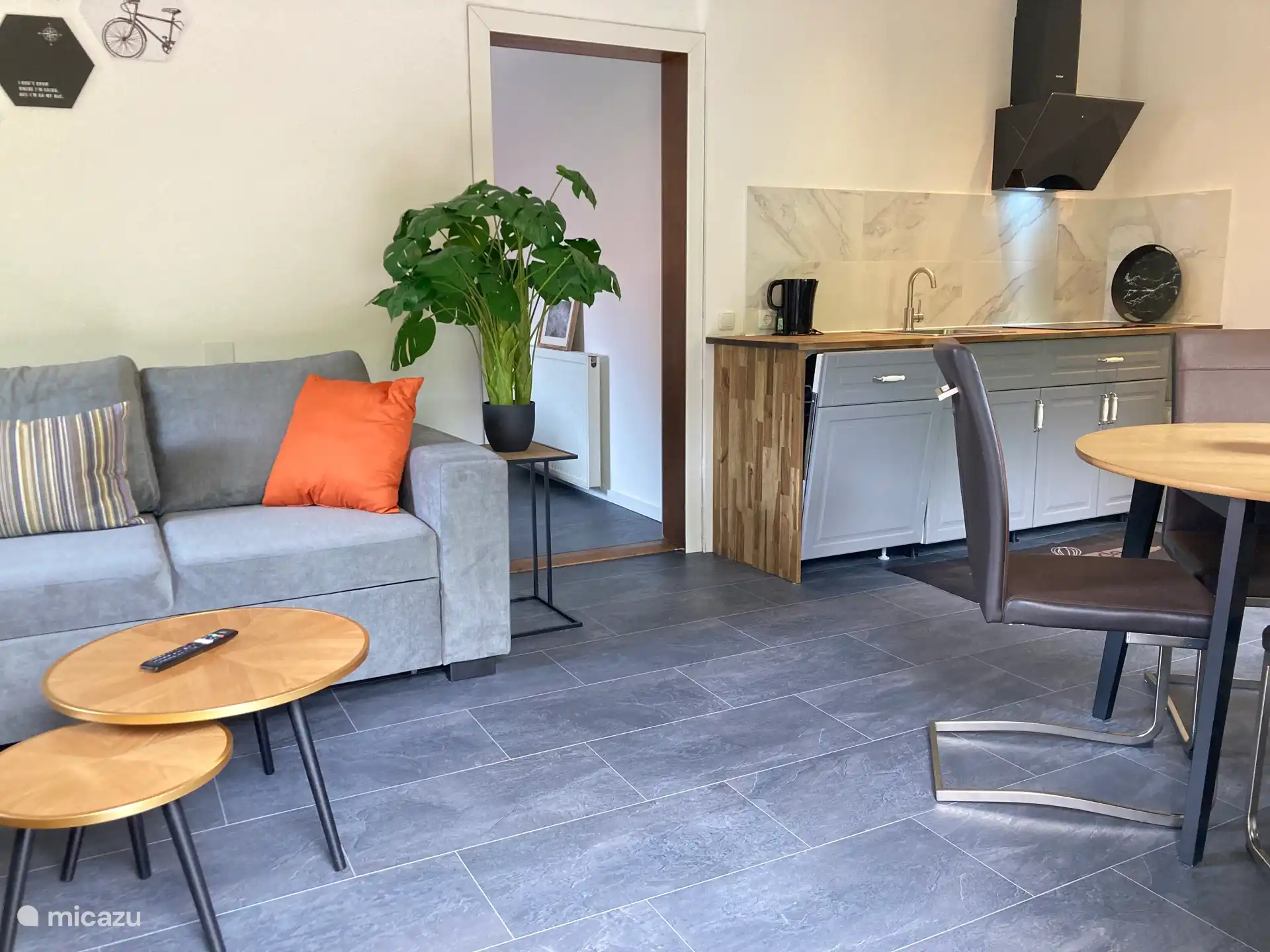 Wohnzimmer, Essbereich, Küche, Schlafsofa