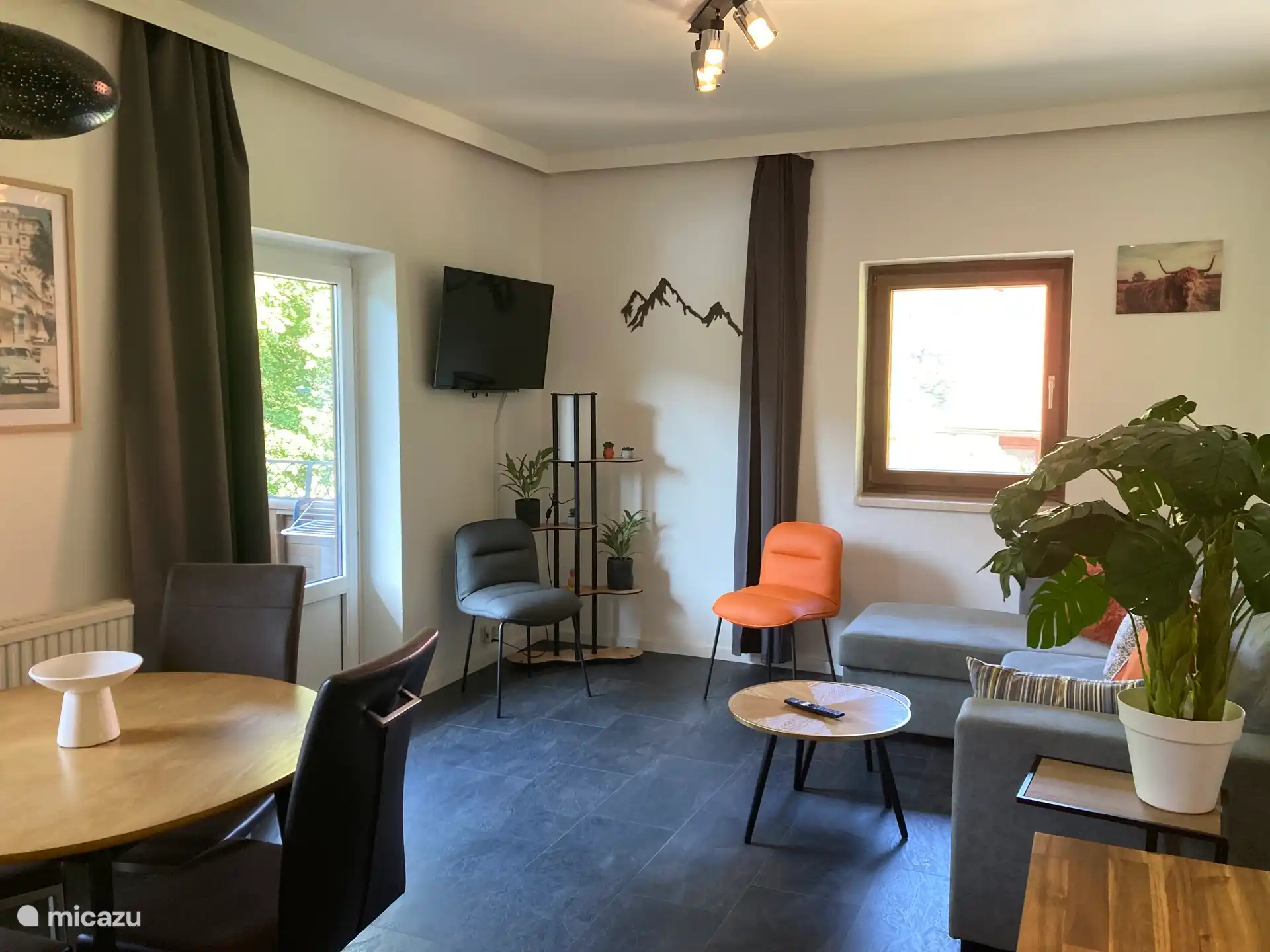 Wohnzimmer, stimmungsvolles Foto, Esstisch