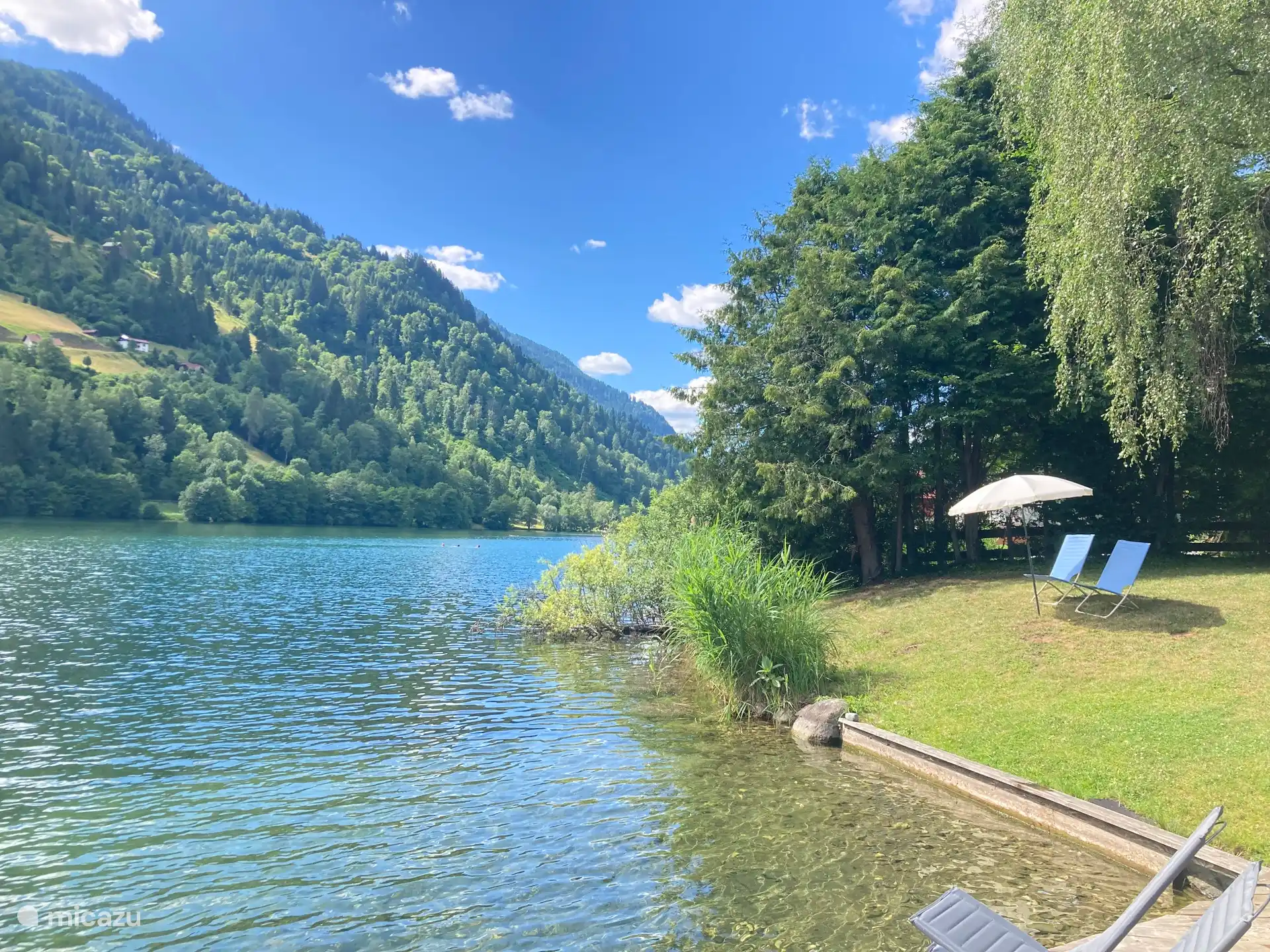 Für unsere Gäste, Privatstrand mit Blick auf die Berge