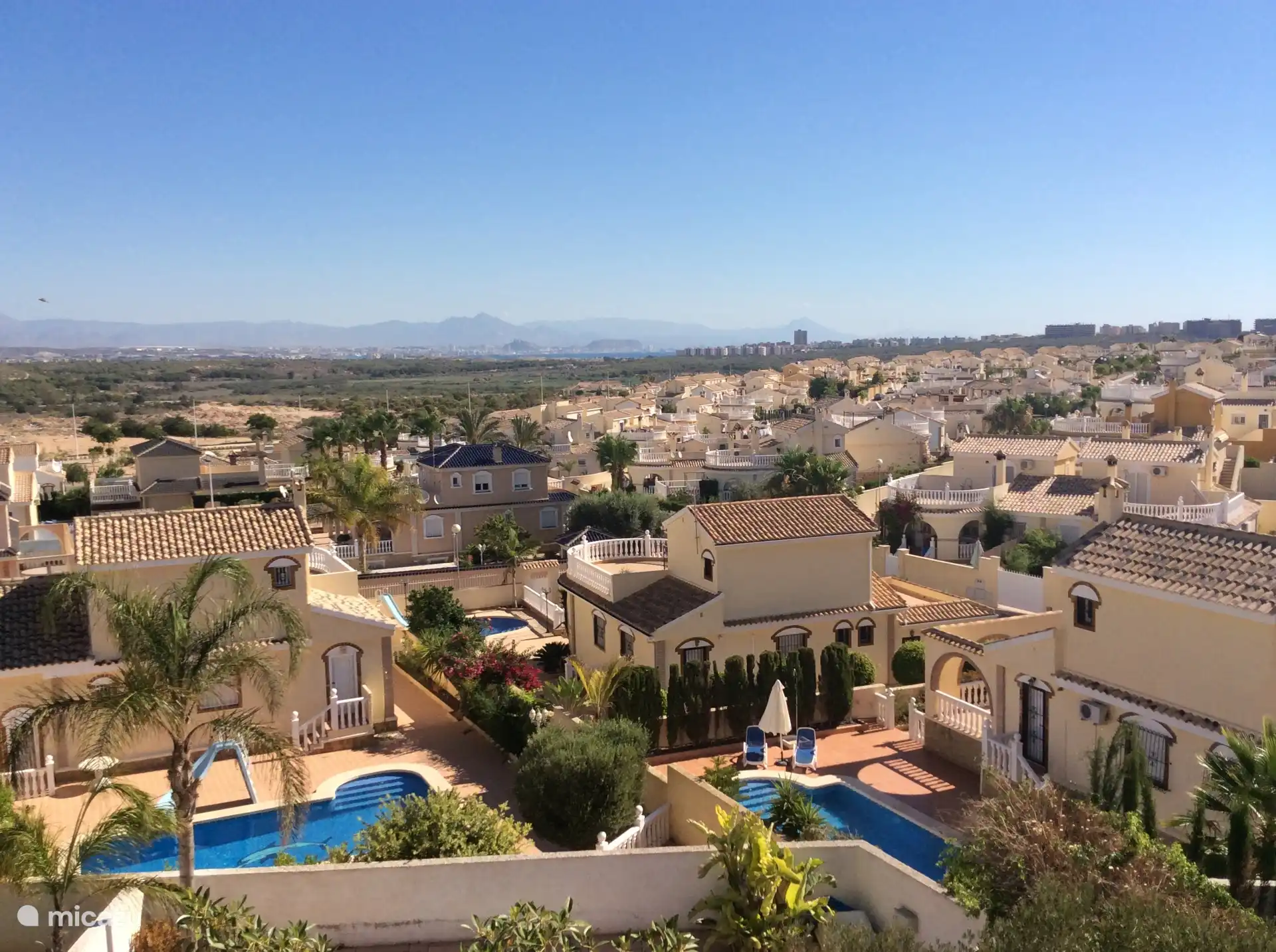 Views of the bay of Alicante from the large terrace on the first floor