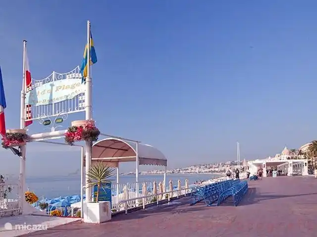 Location de Vacances France, Côte d'Azur, Cagnes-sur-Mer, appartement -  Parc des Vespins Charme Réservé aux adultes Pavillons de plage avec transats et service