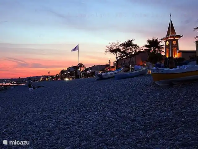 Location de Vacances France, Côte d'Azur, Cagnes-sur-Mer, appartement -  Parc des Vespins Charme Réservé aux adultes Soirée romantique en bord de mer, accessible à pied, 5 mintuts