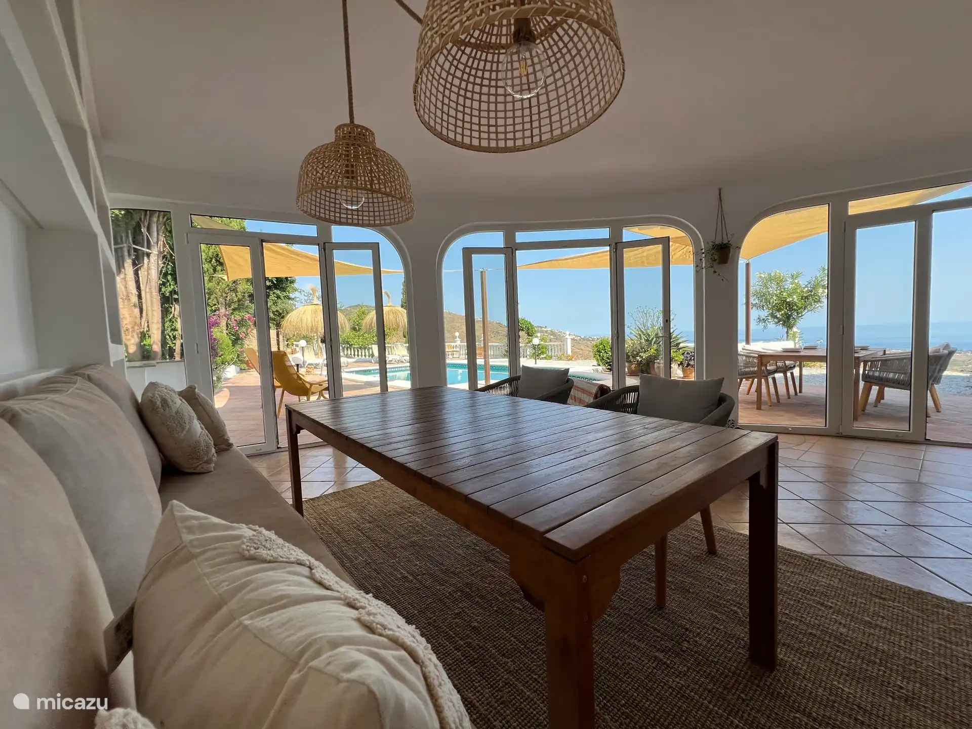 Essbereich im Wintergarten 