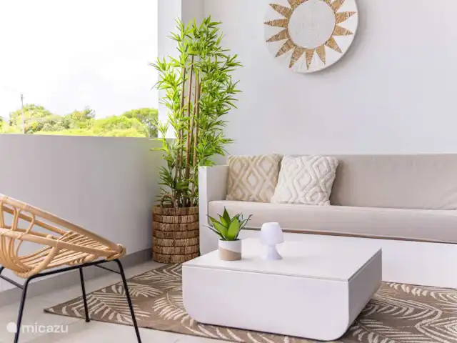 apartamento en Curazao, Banda Arriba (este), Jan Thiel – Penthouse Sunny Palm Curazao Sofá salón balcón