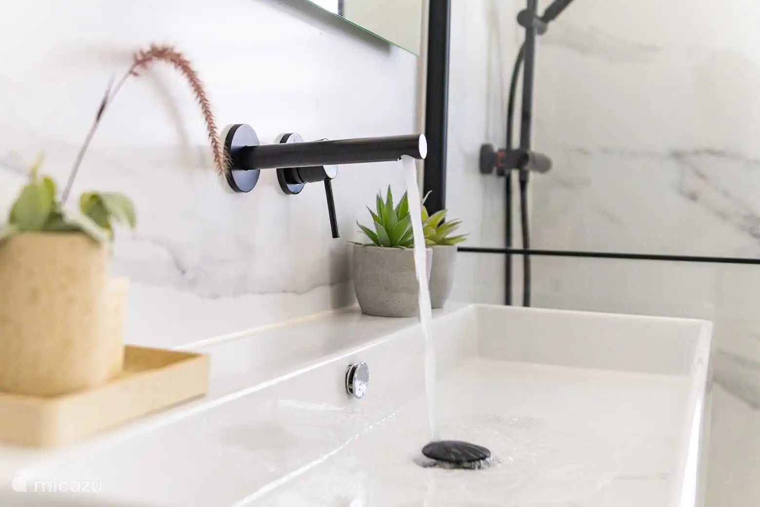 Vista detallada del baño 1