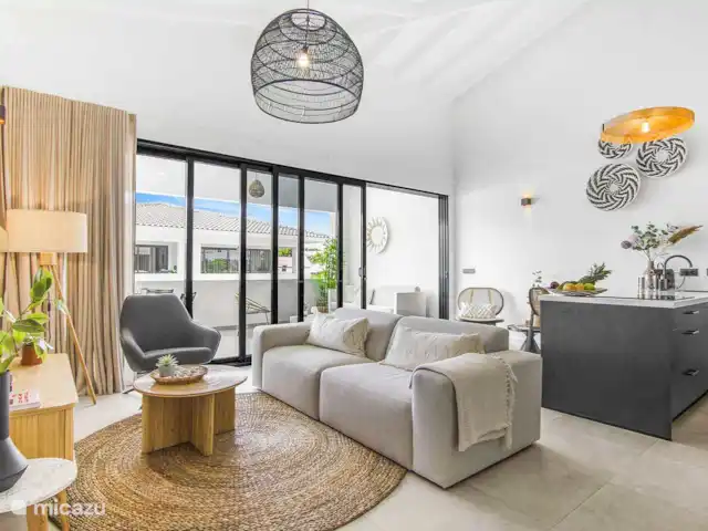 apartamento en Curazao, Banda Arriba (este), Jan Thiel – Penthouse Sunny Palm Curazao Salón con aire acondicionado