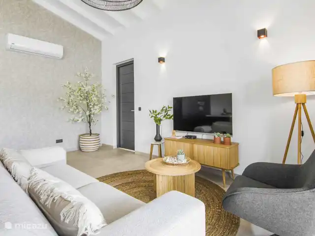 apartamento en Curazao, Banda Arriba (este), Jan Thiel – Penthouse Sunny Palm Curazao Salón con aire acondicionado