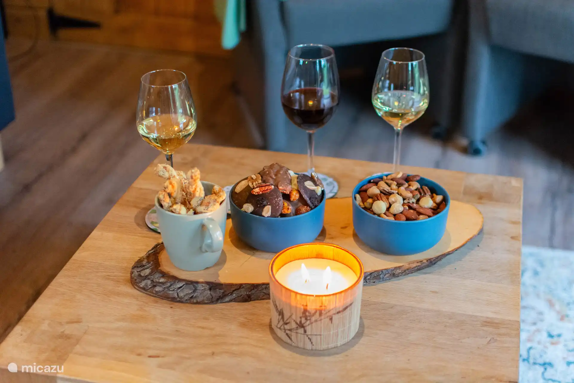 Genießen Sie bei einem Glas Wein mit Blick in den Garten.