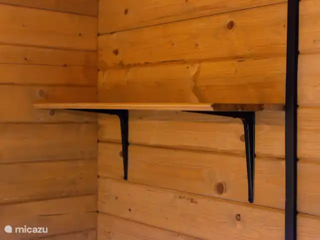 Chalet Birdsong | Pays-Bas, Gueldre, Wells - chalet Une étagère pour les vêtements ou d’autres matériaux.