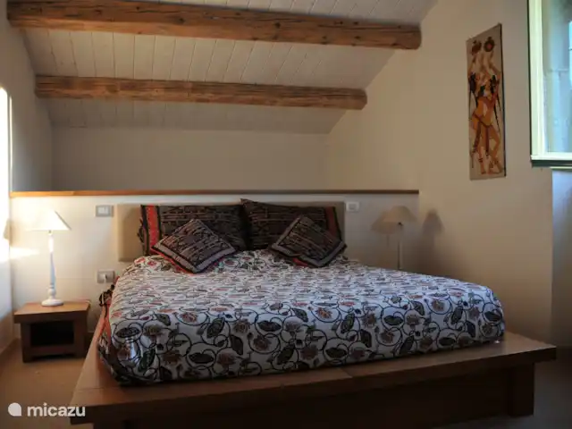 apartamento en Italia, Marche, Cagli Pesaro-Urbino – AGROTURISMO VELLANETA - AURORA El dormitorio del apartamento Tramonto