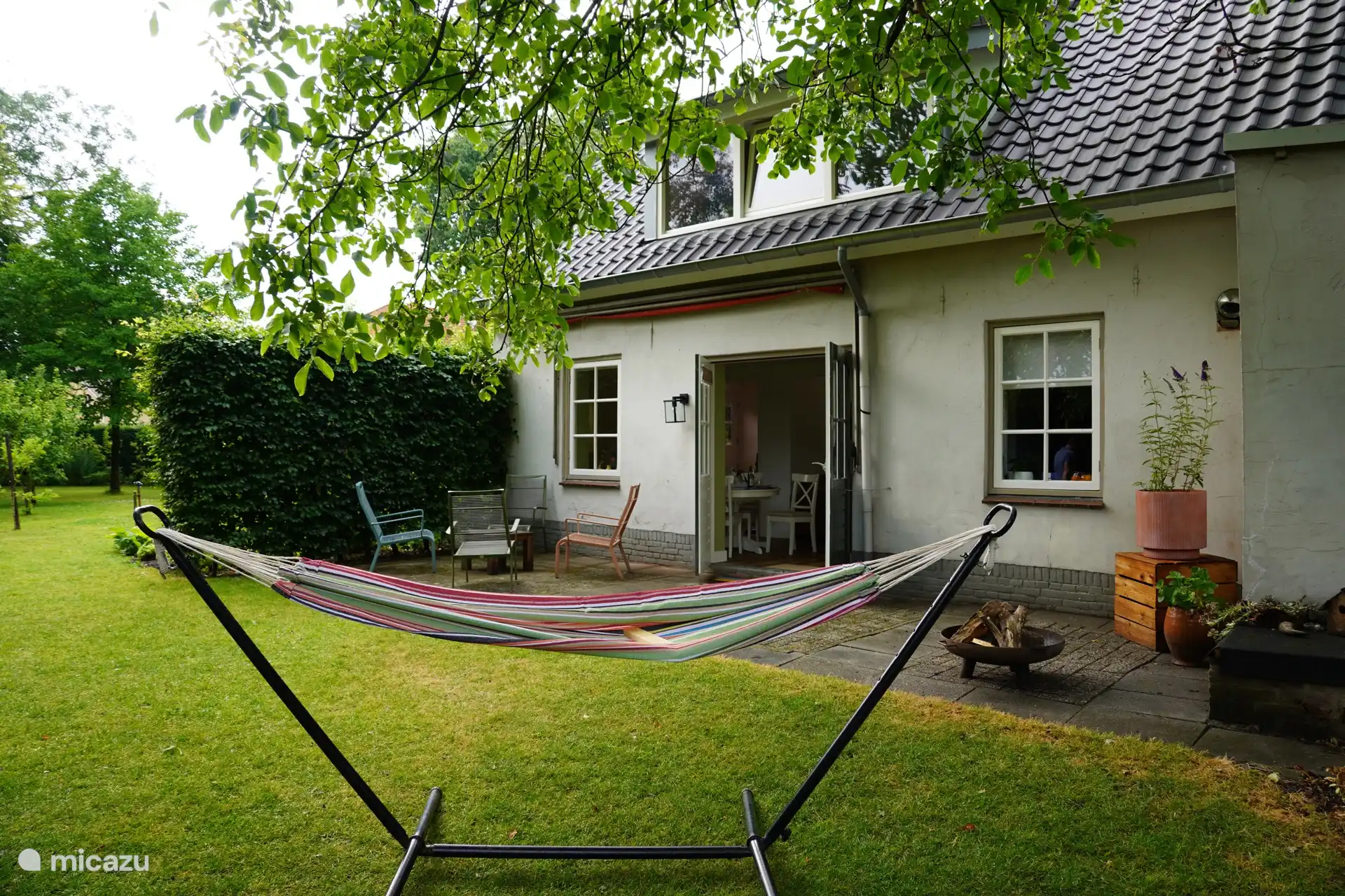 Het terras en de hangmat