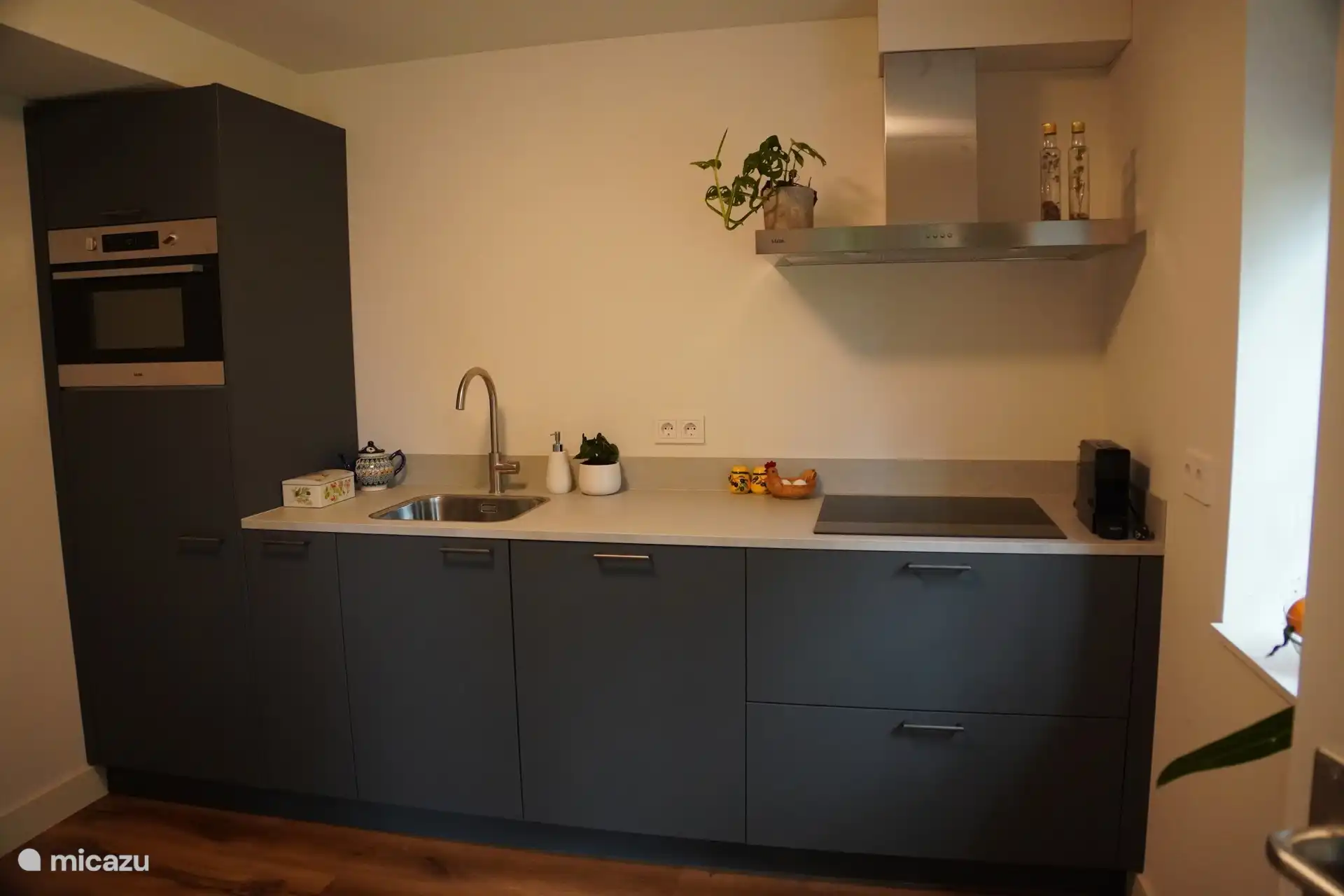 De keuken is van alle gemakken voorzien