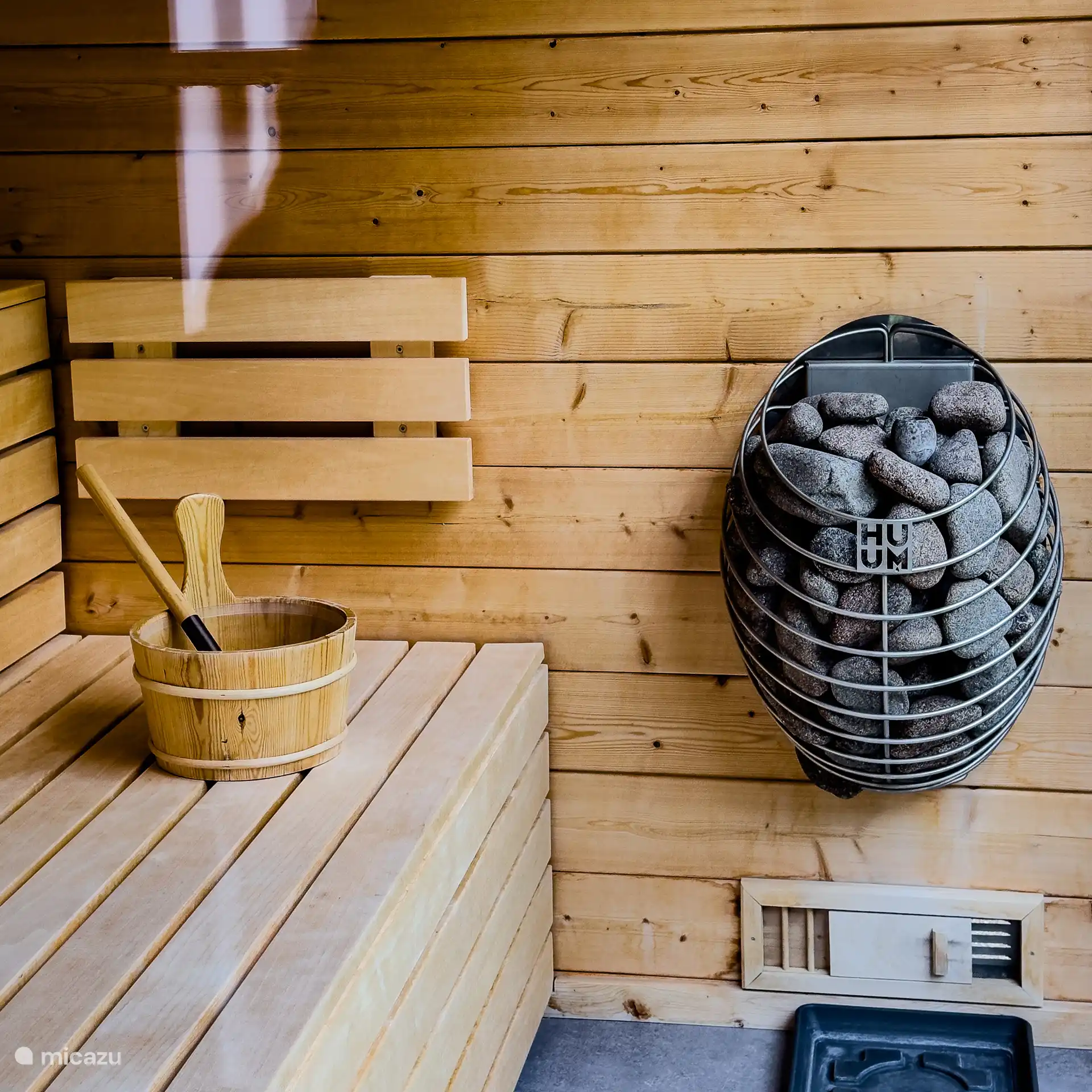 Grote privé tuinsauna