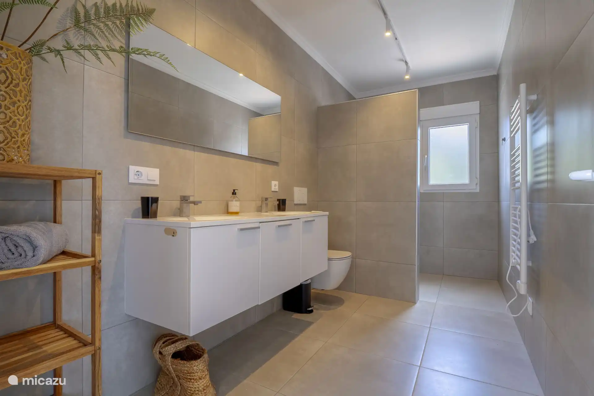 Eine wunderbare Regendusche zum Aufwachen.